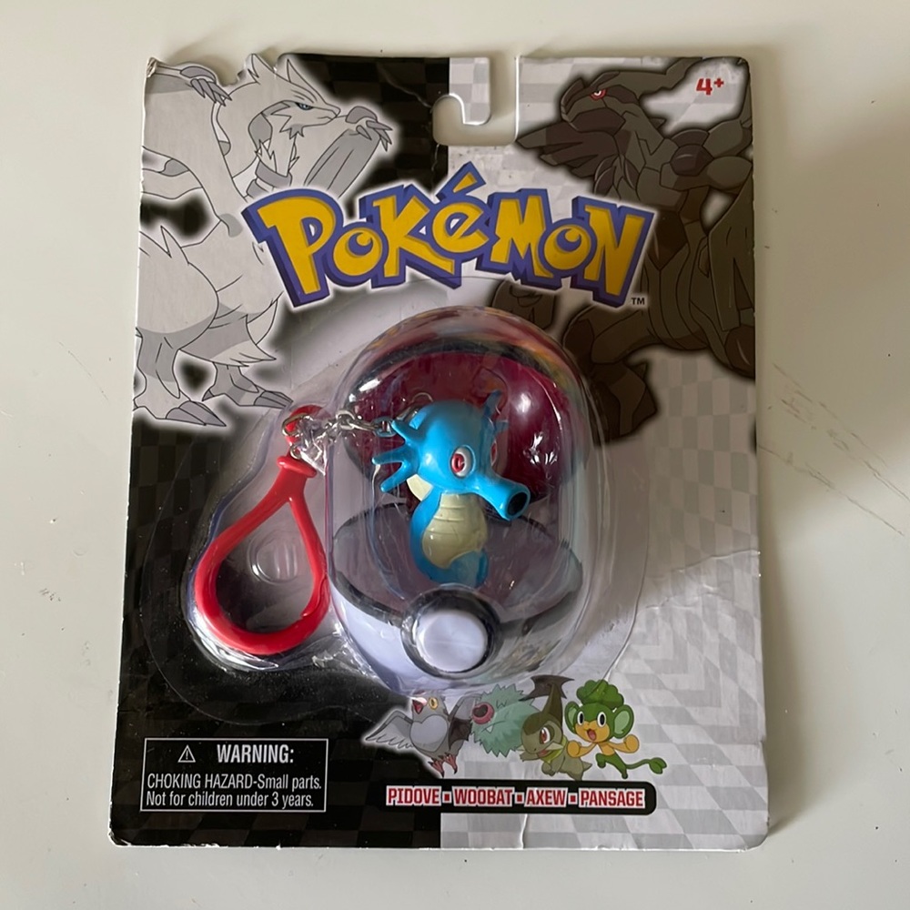 Pokemon Black and White Series Poke Ball - Horsea Keychain